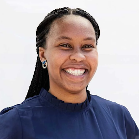 Serena Collins headshot